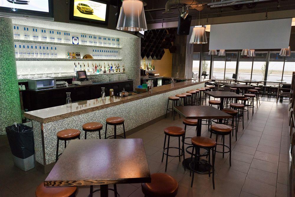 Coliseum Inn Edmonton Exterior foto