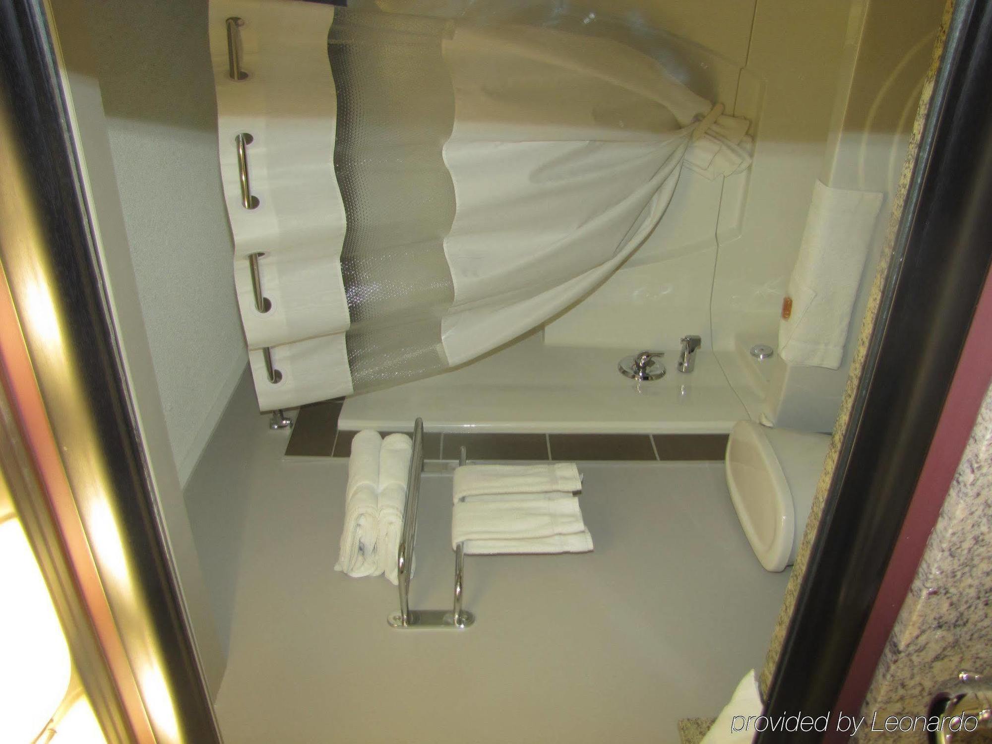 Coliseum Inn Edmonton Zimmer foto